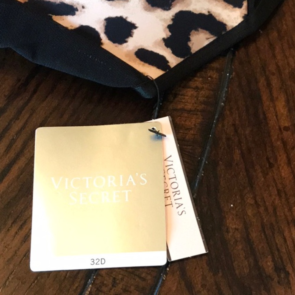Victoria’s Secret Size 32D Incredible Sports Bra - Picture 2 of 5